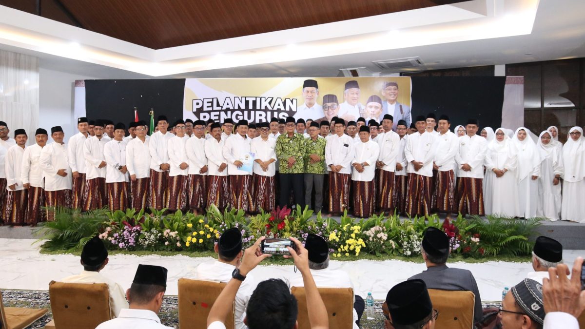 Pelantikan Dewan Masjid Indonesia Surabaya periode 2026-2031 resmi digelar di Masjid Nuruzzaman Unair. Kepengurusan baru dihiasi jajaran guru besar dan tokoh lintas ormas.