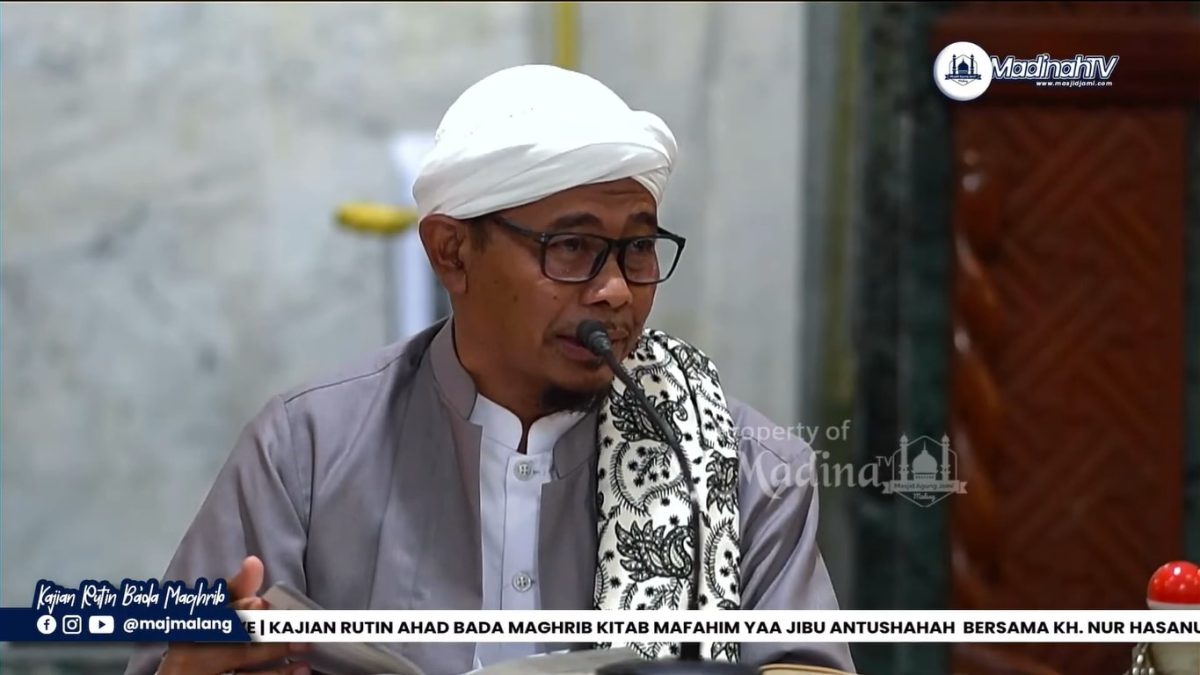 Kajian Rutin Ahad Ba'da Maghrib di Masjid Jami' Malang Oleh K.H. Nur Hasanudin