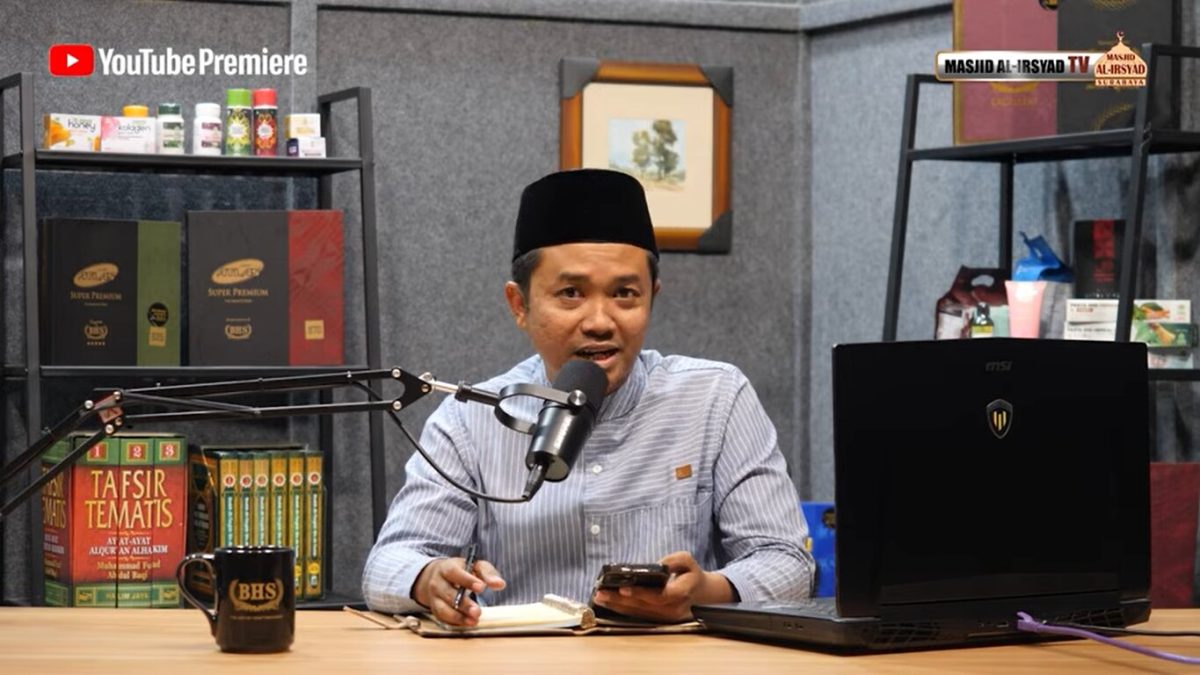 Ustadz Ahmad Syahrin Thoriq, MA