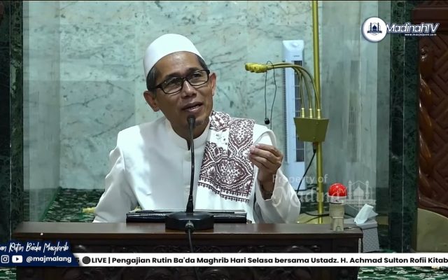 Pengajian Rutin Ba'da Maghrib di Masjid Jami' Malang oleh Ustadz H. Achmad Sulton Rofii.