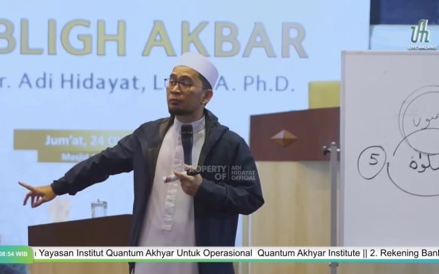 Ustadz DR. Adi Hidayat di di Masjid At-Taqwa, Malang