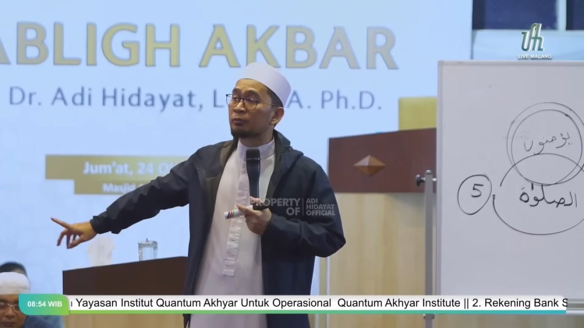 Ustadz DR. Adi Hidayat di di Masjid At-Taqwa, Malang