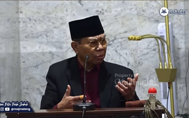 KH. Achmad Mudjayyid di Masjid Agung Jami Malang,