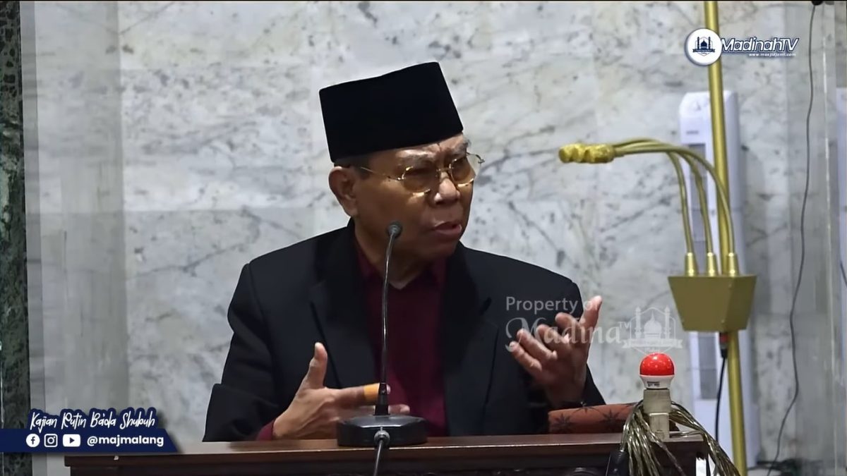 KH. Achmad Mudjayyid di Masjid Agung Jami Malang,