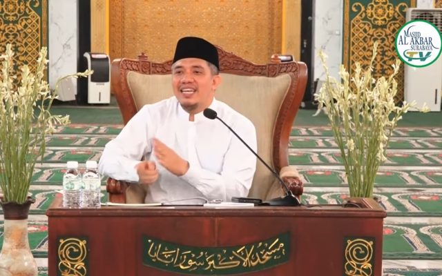 Kajian Kitab Idhotun Nasyi'in oleh KH Ahmad Mujab Mutohar