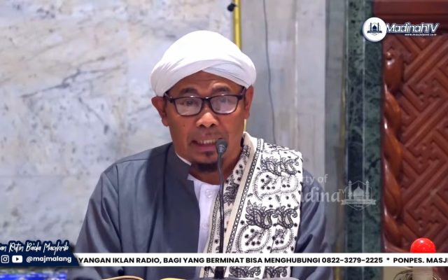 Kajian rutin Ahad Ba’da Maghrib Masjid Jami’ Malang oleh KH. Nur Hasanudin