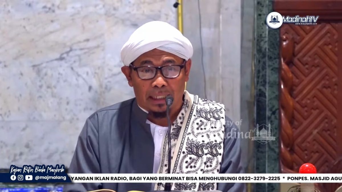 Kajian rutin Ahad Ba’da Maghrib Masjid Jami’ Malang oleh KH. Nur Hasanudin