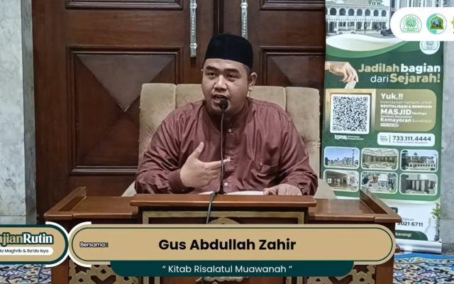 Kajian kitab Risalatul Muawanah karya Syekh Abdullah bin Alawi Al-Haddad di Masjid Roudlotul Musyawarah, Kemayoran Surabaya oleh Gus Abdullah Zahir