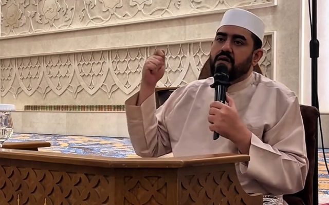 Habib Ahmad bin Muhammad Al Habsyi di Masjid Raya Sheikh Zayed Solo