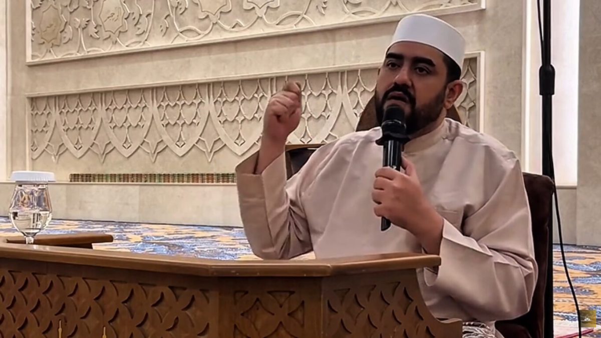 Habib Ahmad bin Muhammad Al Habsyi di Masjid Raya Sheikh Zayed Solo
