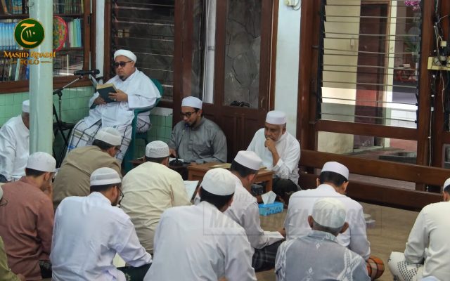 Majelis Salaf Rouhah Siang yang diselenggarakan di Masjid Riyadh Solo pada tanggal 26 Januari 2026 dipandu oleh Ustadz Muhammad bin Husin Alhabsyi.