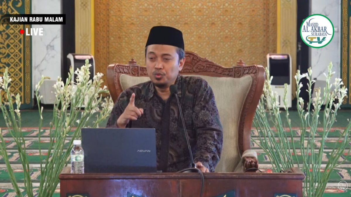 Kajian Rabu Malam Masjid Al Akbar Surabaya Bersama KH. Ma’ruf Khozin