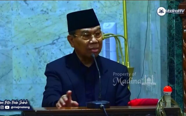 Kajian Rutin Jumat Ba'da Shubuh di Masjid Agung Jami Malang bersama KH. Achmad Mudjayyid
