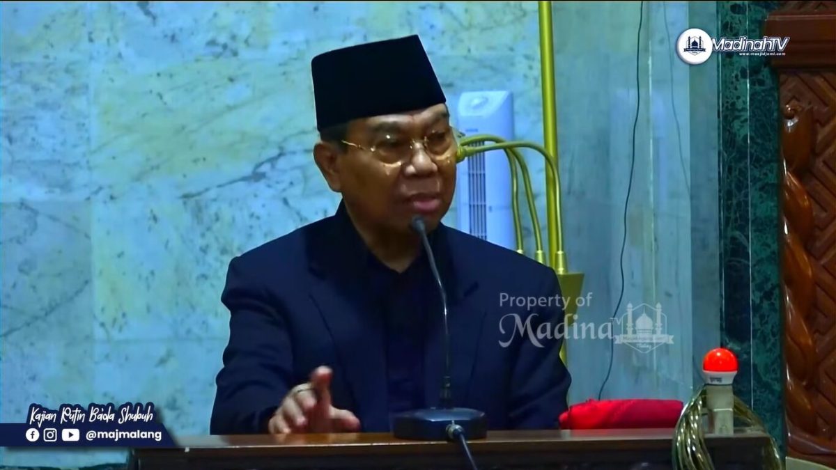 Kajian Rutin Jumat Ba'da Shubuh di Masjid Agung Jami Malang bersama KH. Achmad Mudjayyid