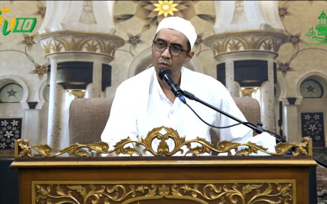 Halaqoh Maghrib yang membahas Kitab Manhajussawiy oleh Ustadz Abubakar Fahmi Assegaf di Masjid Jami' Assagaf Surakarta