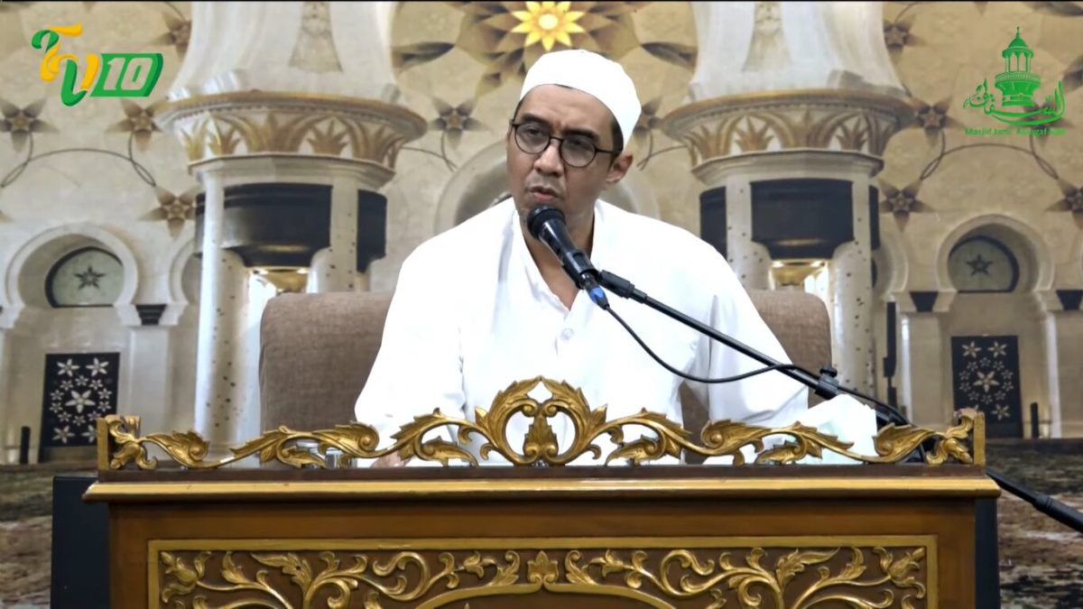 Halaqoh Maghrib yang membahas Kitab Manhajussawiy oleh Ustadz Abubakar Fahmi Assegaf di Masjid Jami' Assagaf Surakarta