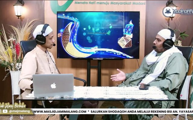 Al Habib Salim bin Alwi Assery (Kanan)