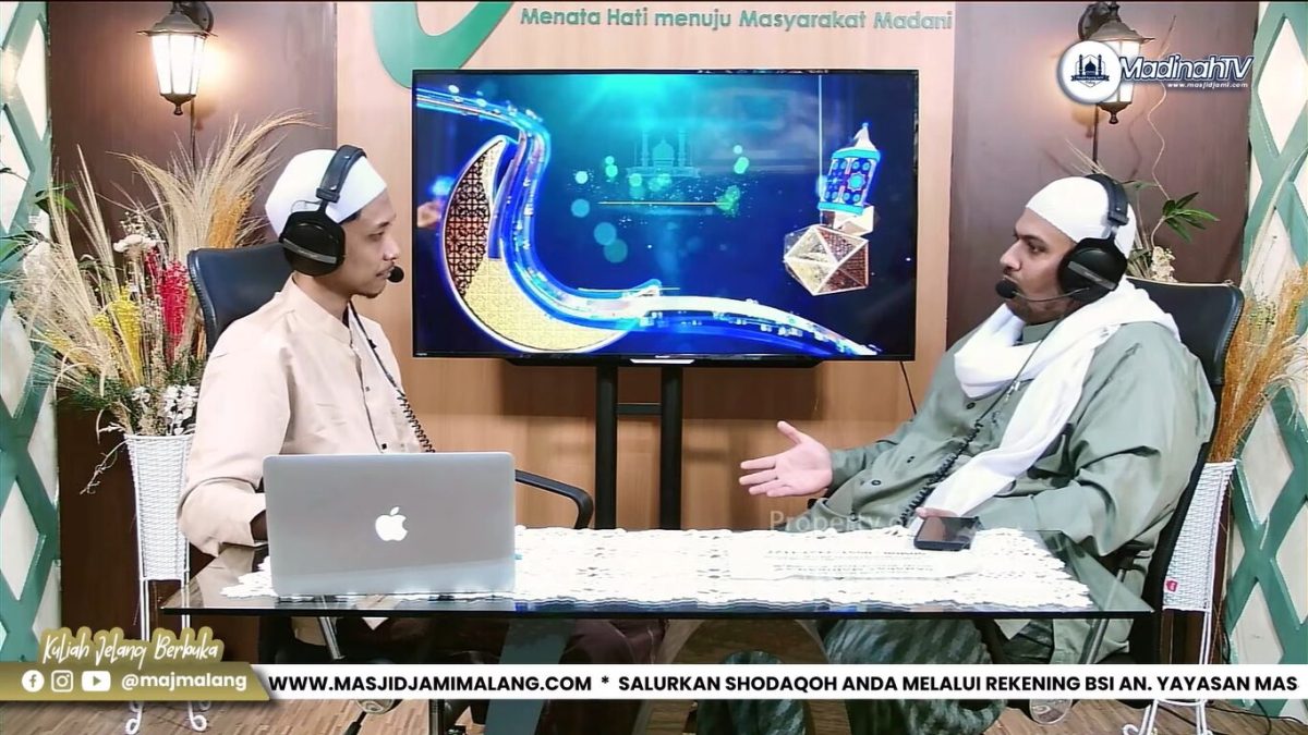 Al Habib Salim bin Alwi Assery (Kanan)