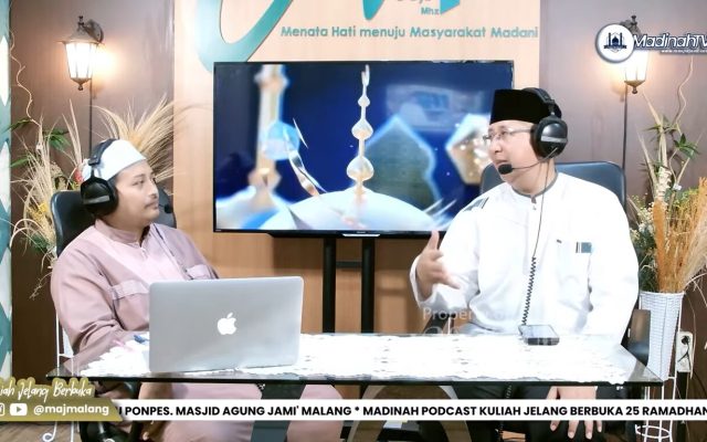 dr. H. R. M. Hardadi Airlangga, Sp.PD, spesialis penyakit dalam (Kanan)