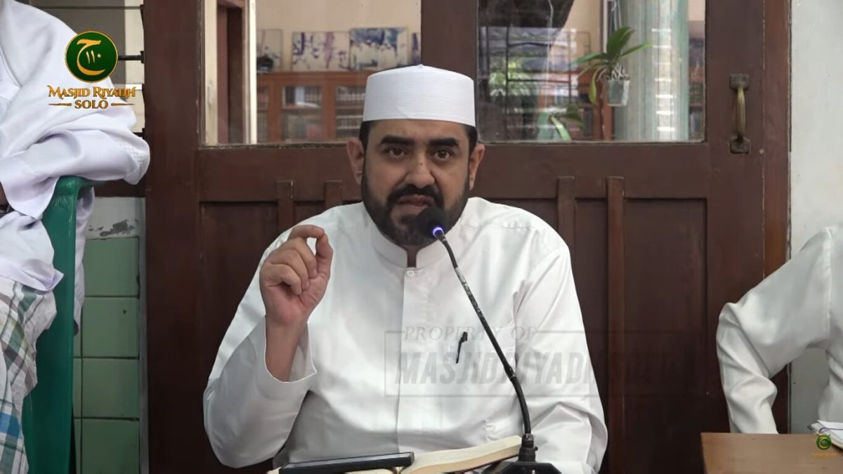 Ustadz Ahmad bin Muhammad Alhabsyi.
