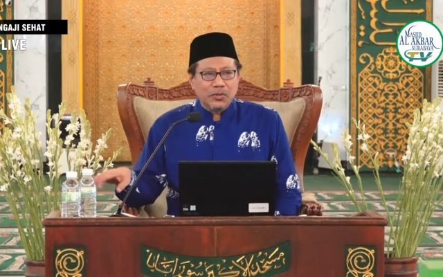 dr. Agus Hidayat, Sp.P(K), seorang spesialis paru konsultan dari RSUD Dr. Soetomo.