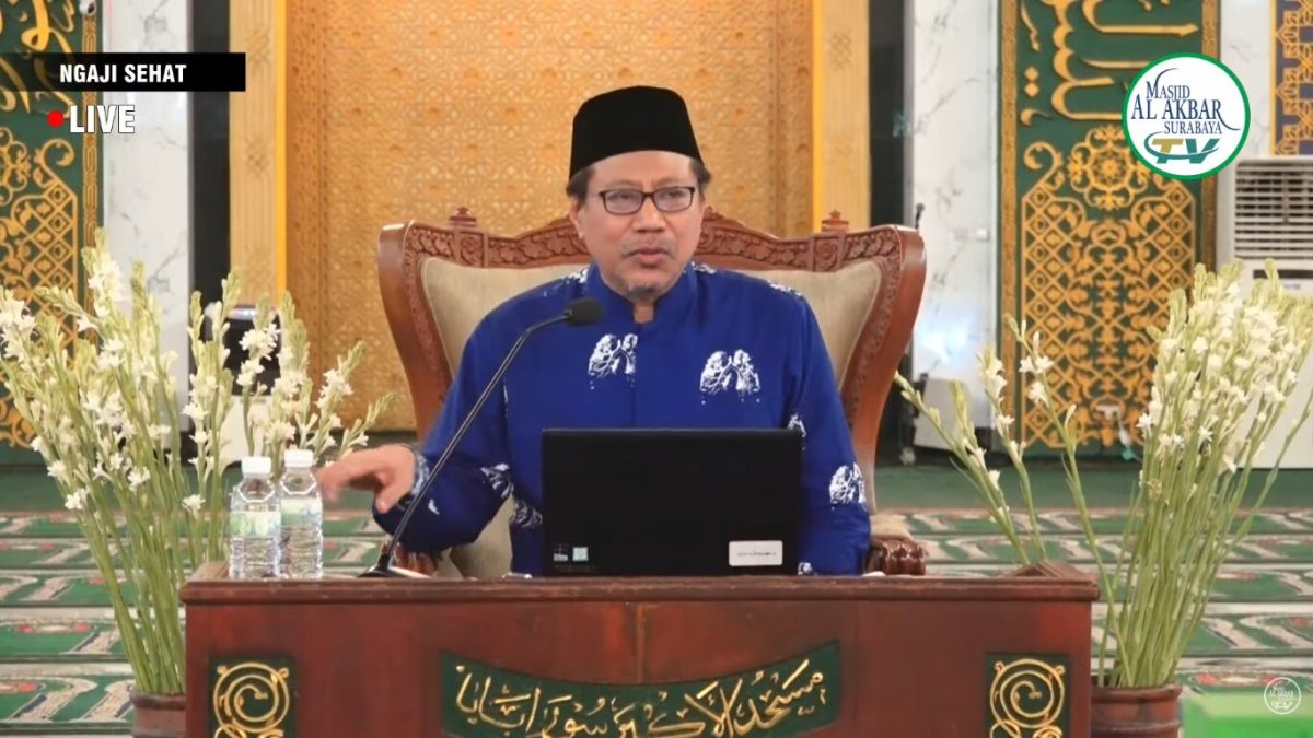 dr. Agus Hidayat, Sp.P(K), seorang spesialis paru konsultan dari RSUD Dr. Soetomo.