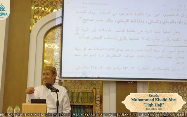 kajian fiqh haji yang disampaikan oleh Ustadz Muhammad Khalid Abri di Masjid Taqwa Surabaya pada Minggu, 3 Mei 2026.
