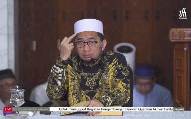 Ustadz Adi Hidayat kajiannya di Masjid Al-Azhar