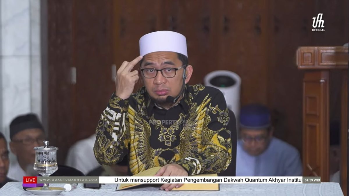 Ustadz Adi Hidayat kajiannya di Masjid Al-Azhar