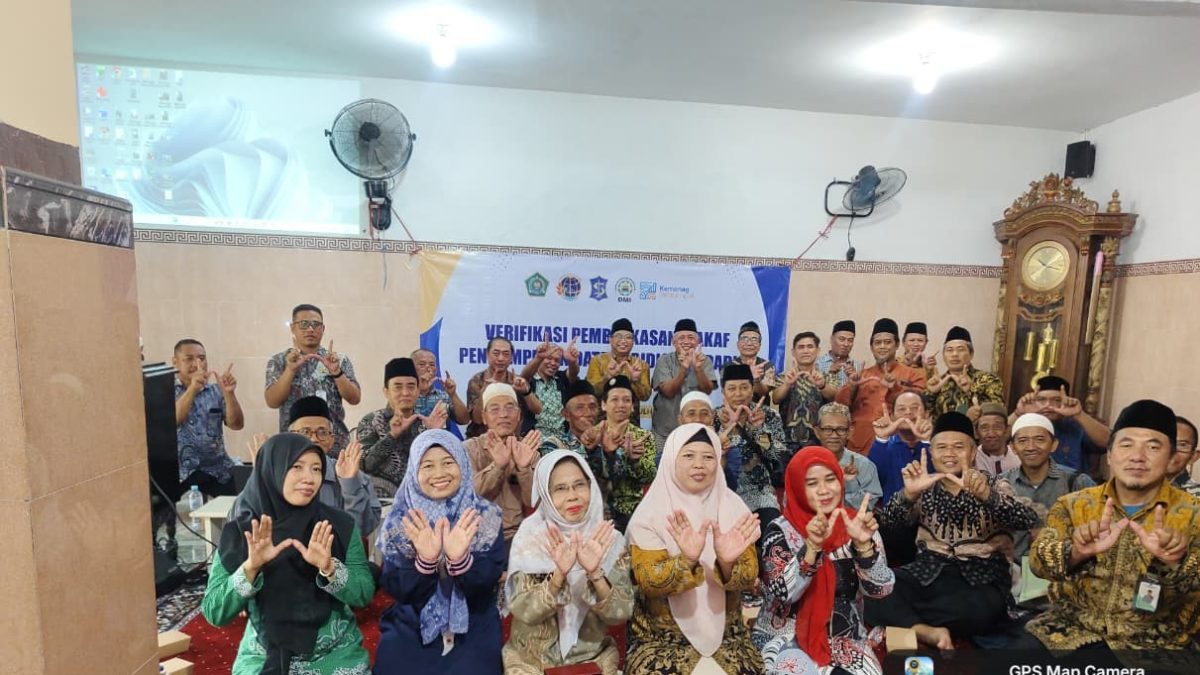 Sinergi lintas instansi antara PD DMI Kota Surabaya, BPN Surabaya I, dan KUA Pakal bersama puluhan takmir saat sukses menggelar Gerakan Percepatan Sertifikat Wakaf di Masjid Syuhada', Pakal,